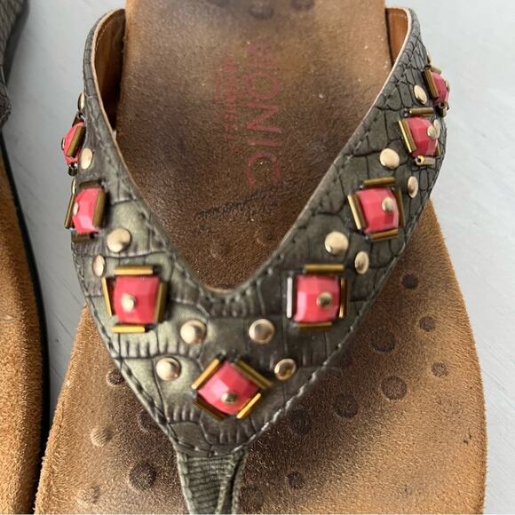 Vionic Floriana brown embellishments flip flop sandal size 6 - Picture 7 of 8